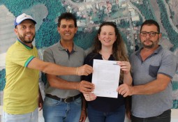 Prefeitura de Charrua concede mais um incentivo para produtora charruense