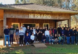 Prefeitura Municipal de Charrua proporciona visita educativa aos alunos do 9º ano da rede municipal