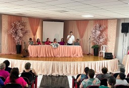 Prefeitura de Charrua reúne mulheres em evento em prol do Outubro Rosa