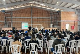 Alunos das escolas municipais de Charrua participam da palestra 