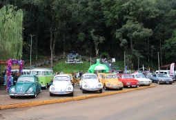 1º Encontro de Carros Antigos de Charrua reúne mais de 90 veículos e marca grande sucesso de público