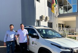 Prefeitura de Charrua adquire novo veículo com recursos próprios para uso do Gabinete