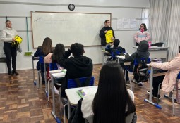 Ação do Maio Amarelo leva conscientização sobre o trânsito às escolas municipais