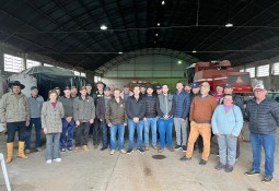 Município realiza entrega de adubo a fruticultores e horticultores de Charrua