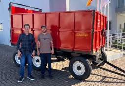 Município adquire novo carroção basculante para fortalecer o apoio aos produtores rurais